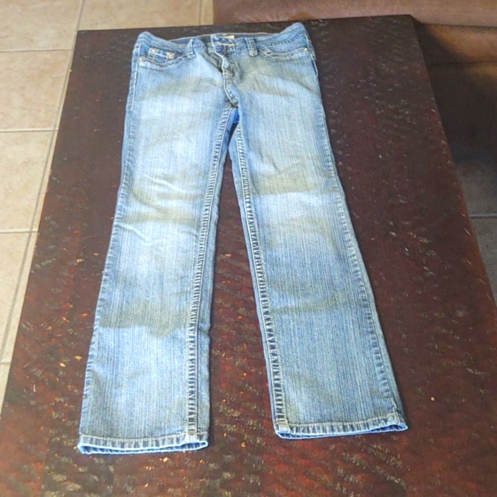 Woman's straight cut jeans size 28